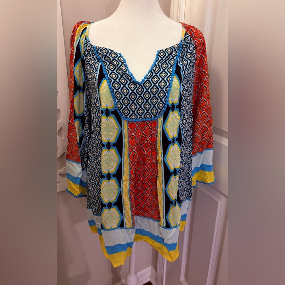 Crown & Ivy Pink and Green Graphic Tunic with 3/4 Sleeves